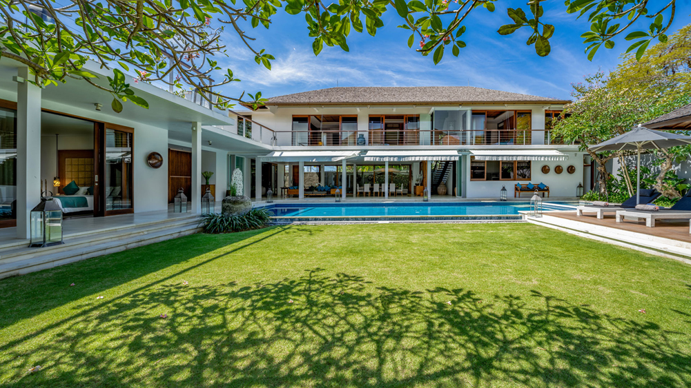 Villa Cendrawasih - villa facade